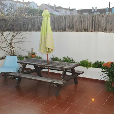 Holiday home The Hangfive House *